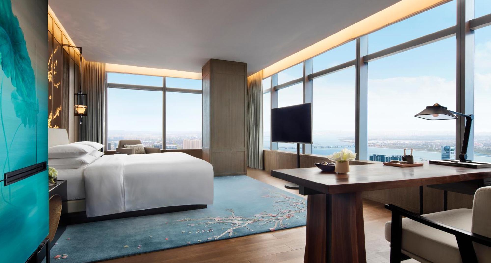 Deluxe King Room River View,1454457379:JPEG
