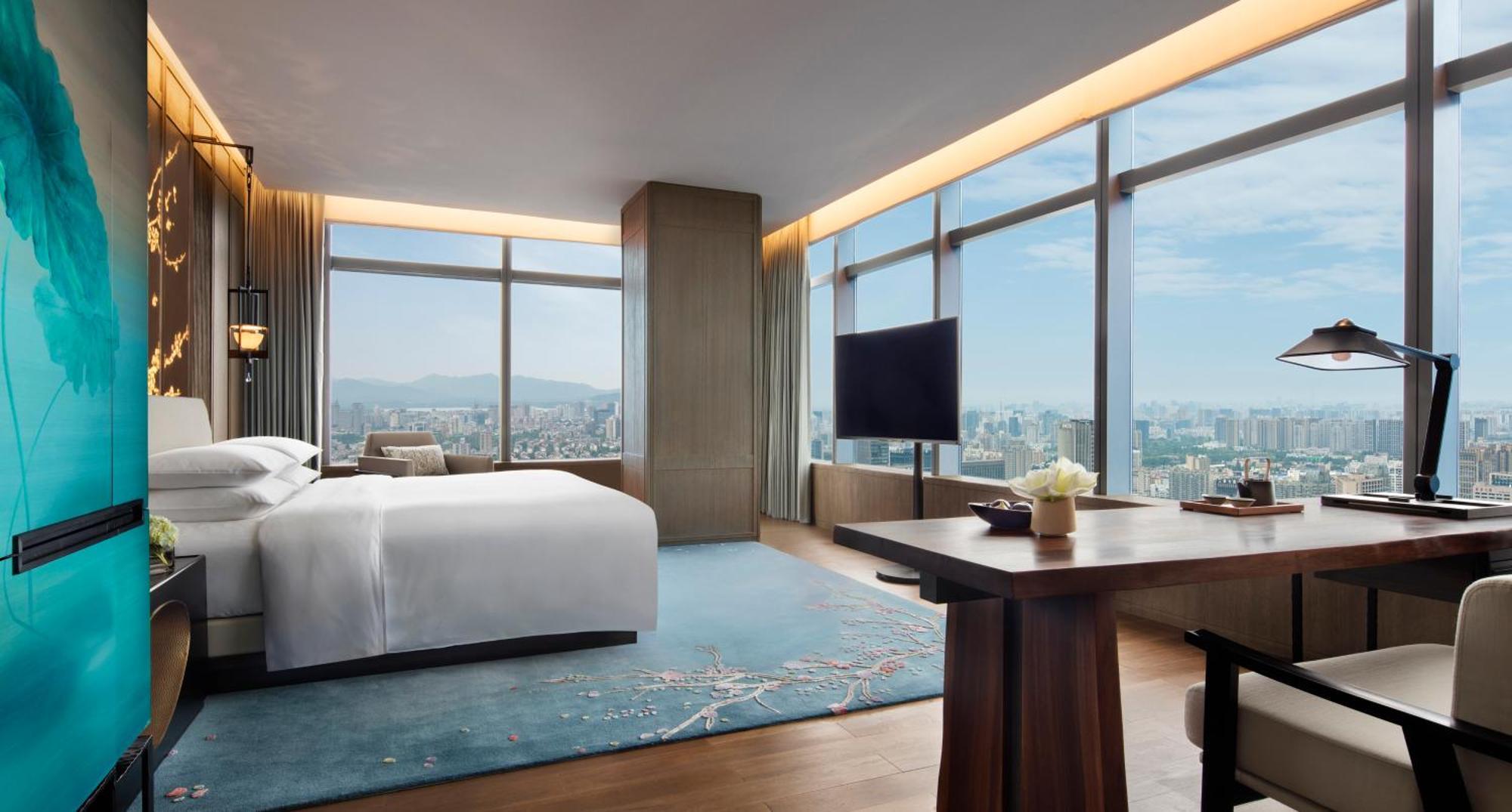 Deluxe King Room,1454457379:JPEG